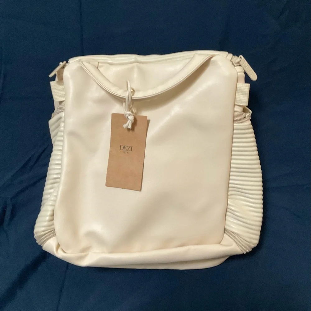 DEZI Beige Garment Bag with Clear Pocket NWT
